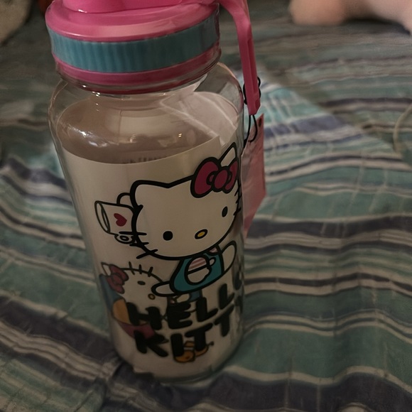 New hello kitty water bottle - Picture 6 of 6